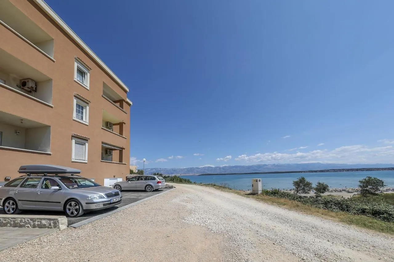 Jakov, No 2 Nin Apartment